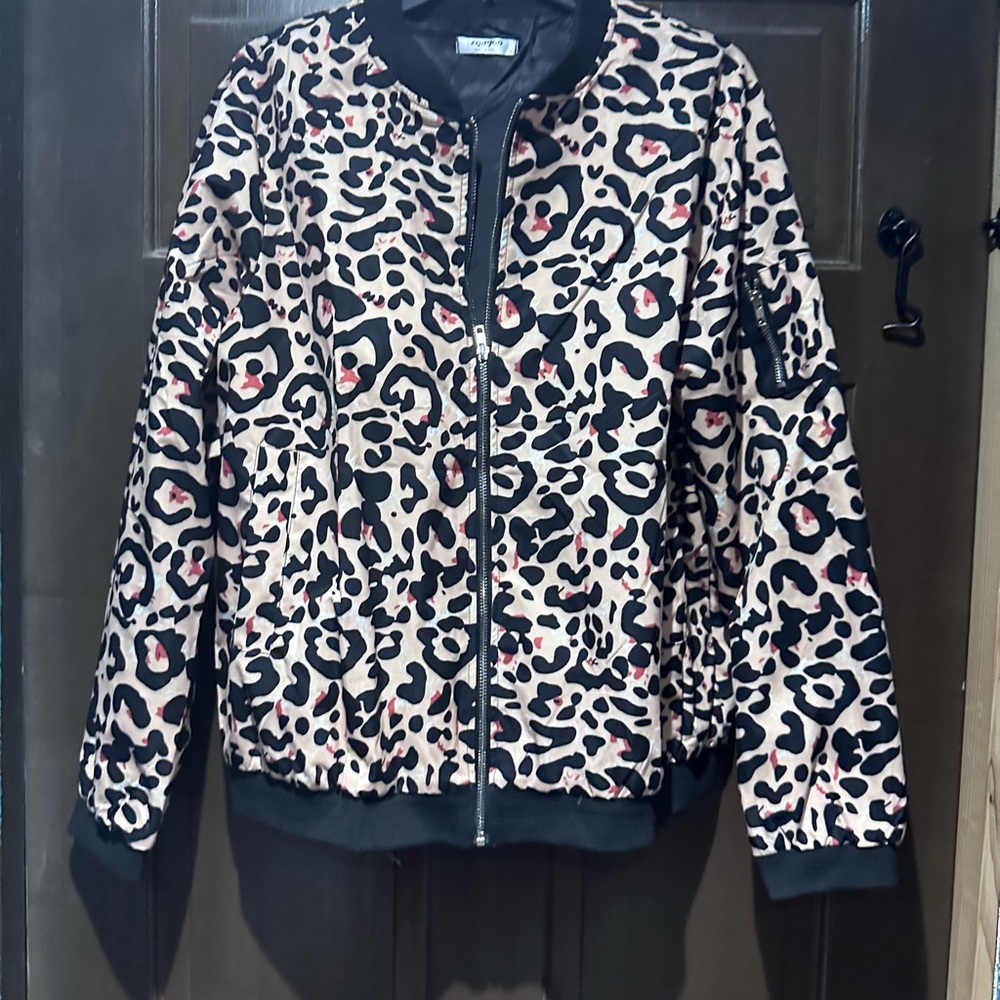 Zeagoo Black and Tan Animal Print Bomber Jacket